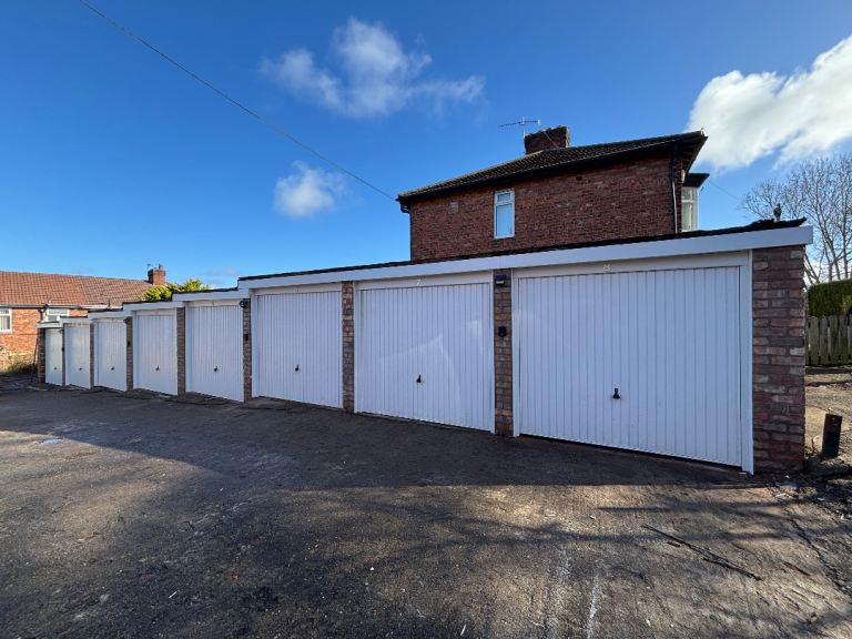 Garages To Let - Holt Hill, Wirral & within easy access of M53, Mersey Tunnels & Liverpool
