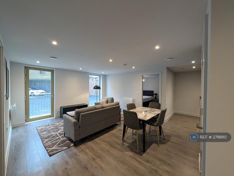 2 bedroom flat in The Hive, Luton, LU1 (2 bed) (#2718610)