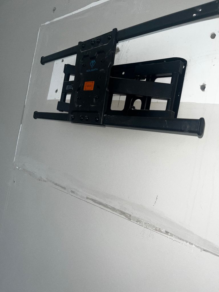 Pull out tv bracket 
