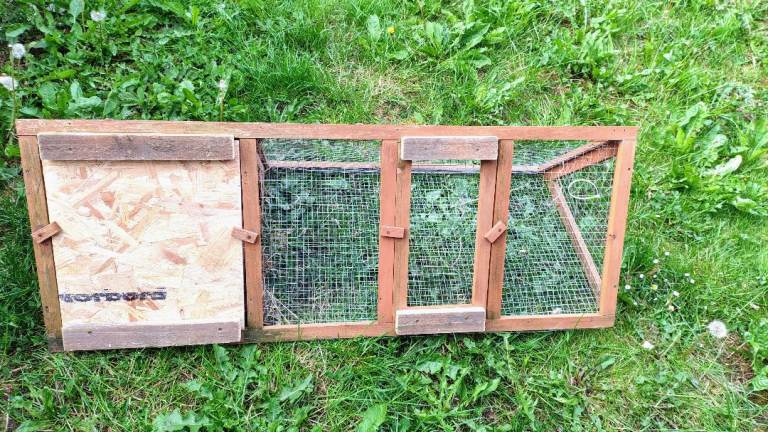 Small hutch with run