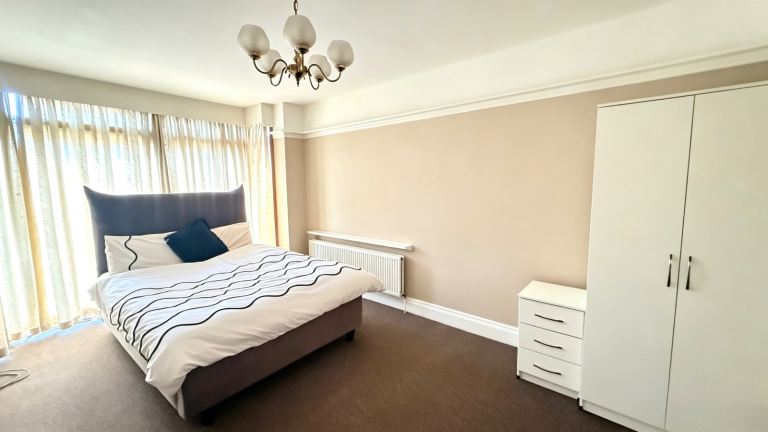 Double Room + Bills Included - (Newly Renovated)