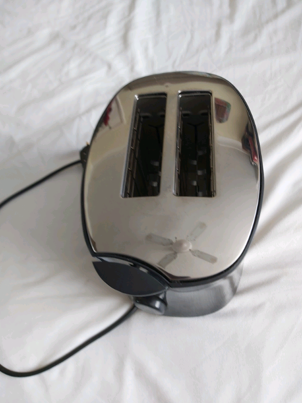 MORPHY RICHARDS TOASTER Black colour 