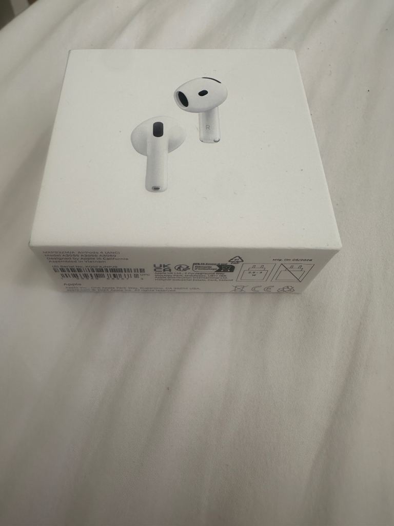 Apple AirPods 4 active noise cancellation 