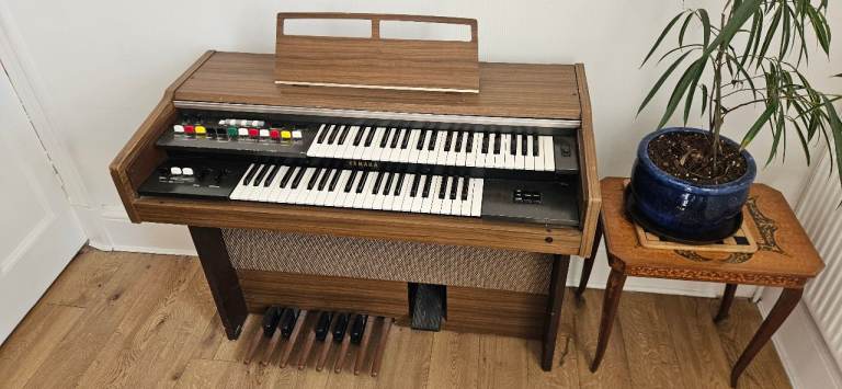 YAMAHA Electric Organ