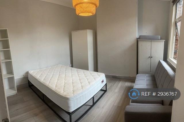 3 bedroom flat in West Hendon Broadway, London, NW9 (3 bed) (#2936767)