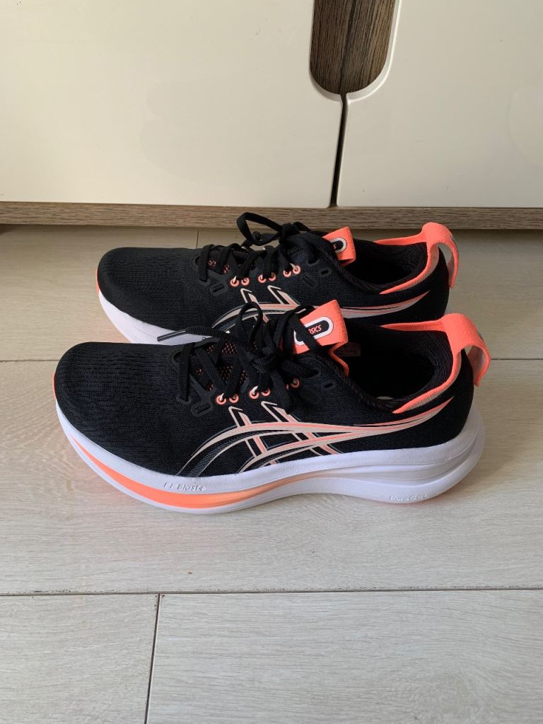 Asics gel nimbus 28 running trainers size 7/41