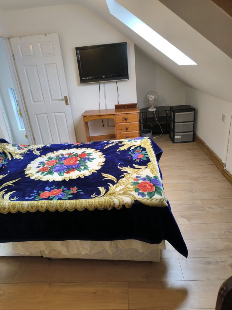 (Not a studio)Double loft room suitable for single occupancy Postcode TW3 3AJ