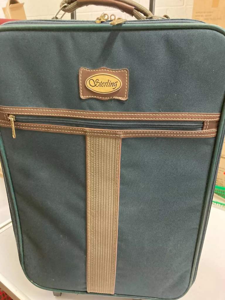 2 WHEEL SOFT MATERIAL green Classic SUITCASE, medium size PULL ALONG OR CARRY FOR TRAVEL