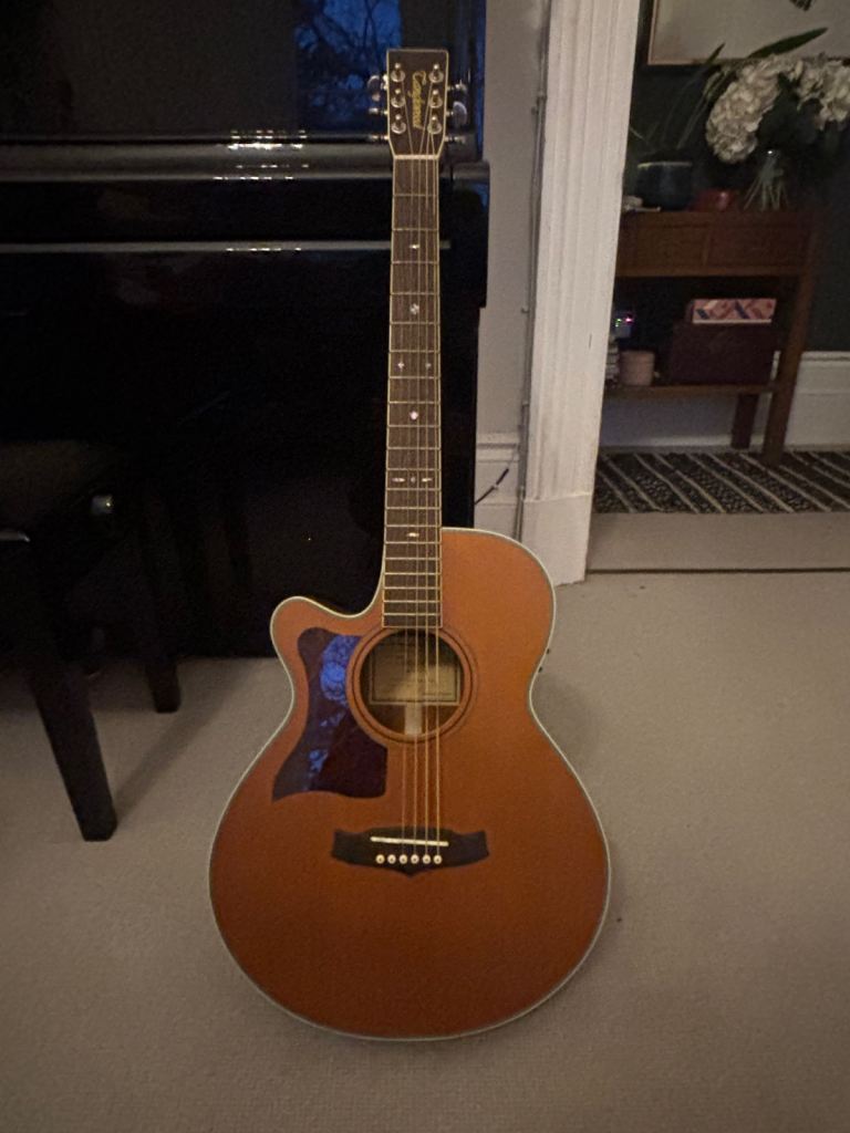 Tanglewood TW45NS-LHB left handed acoustic/electrified guitar