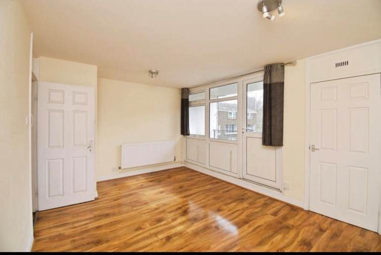 3 Bed nicely decorated Gough Walk E14 mins to DLR