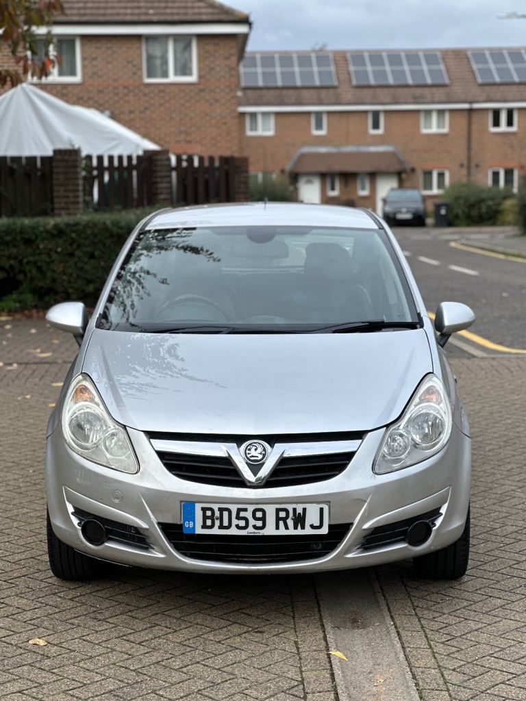 image for 2010 Vauxhall Corsa Design Automatic 1.4L Petrol 67K Miles Full Service History 1YR NEW MOT  1 OWNER