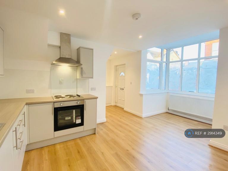 1 bedroom flat in Ferndale Road, Waterloo, Liverpool, L22 (1 bed) (#2914349)