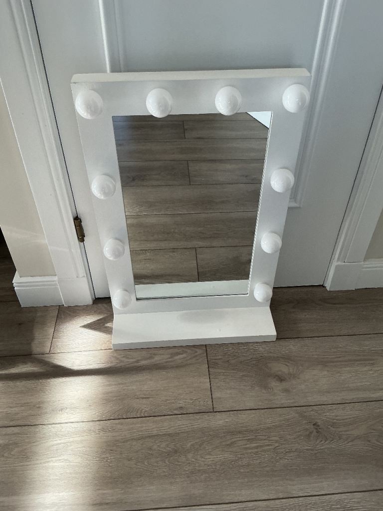 Vanity mirror with lights 