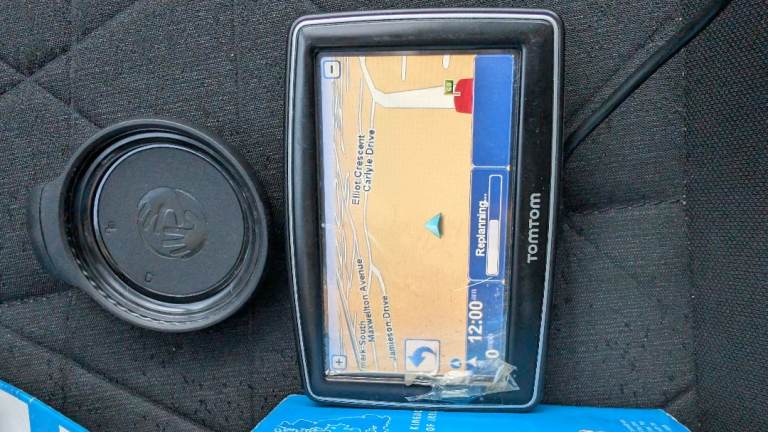 TomTom XL GPS SatNav 