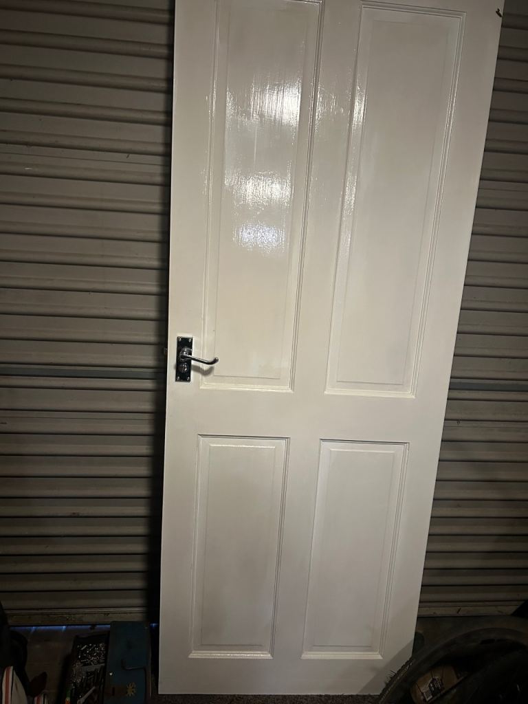 4 White internal doors (Free)