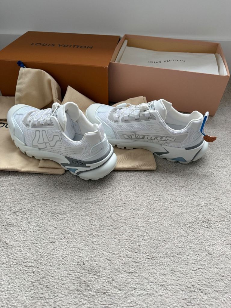 LV Men’s trainers white  UK9