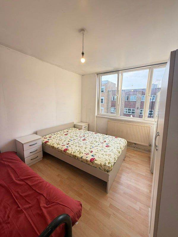 🏠 Bright Double Room In Poplar E14 | Near Poplar DLR Station | Available Now 🤍