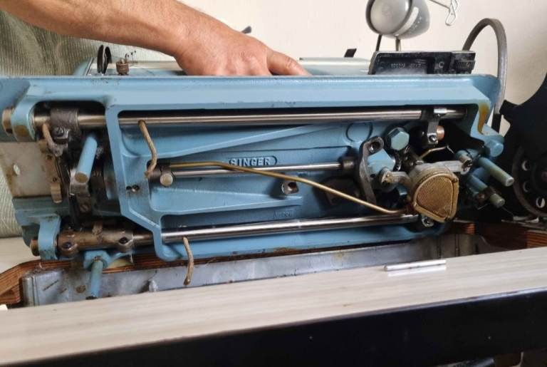 Vintage Singer Industrial Sewing Machine – Blue, Fair Condition