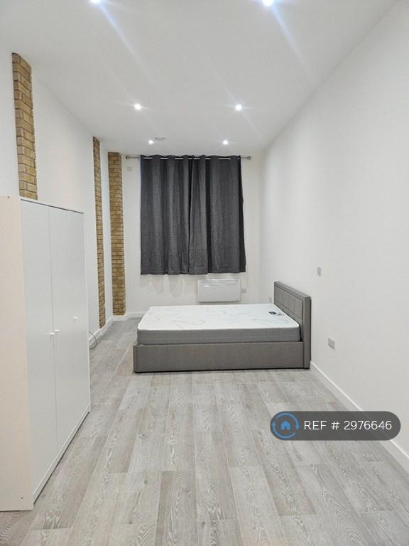1 bedroom flat in Old Street, London, EC1V (1 bed) (#2976646)