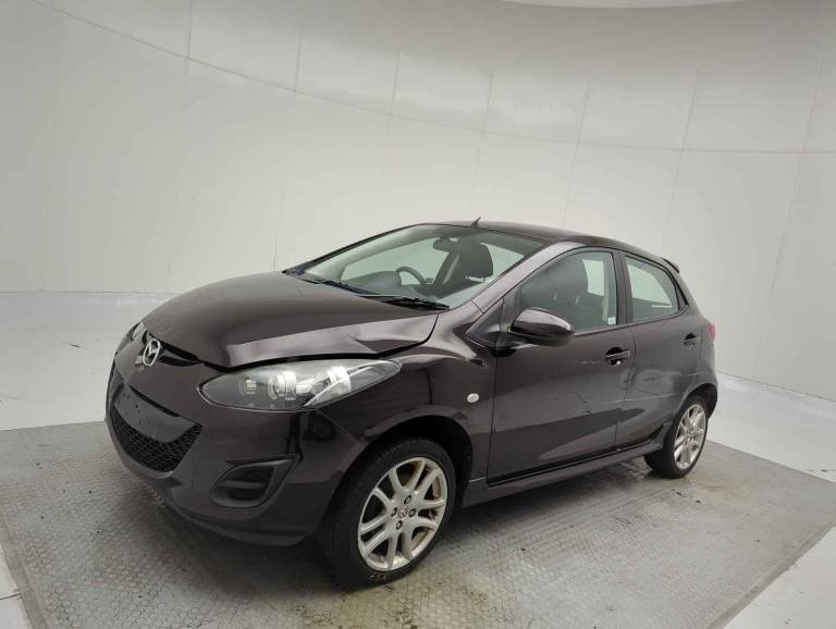 £20 tax: Mazda, 2, Hatchback, 2011, Manual, 1.3 petrol, 5 doors ; delivery. Cheap due to body dents.