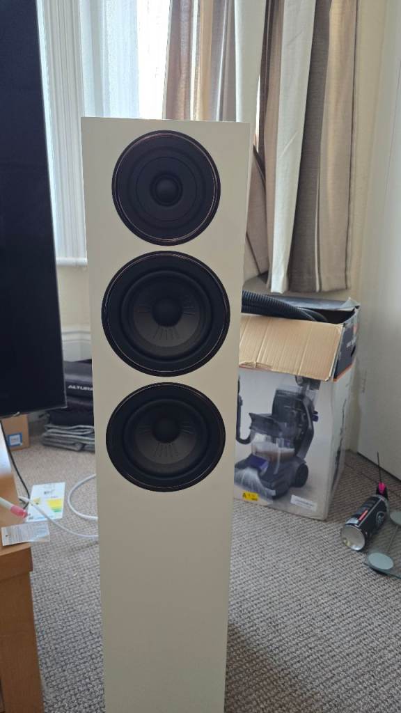 Wharfedale diamond floor standing speakers