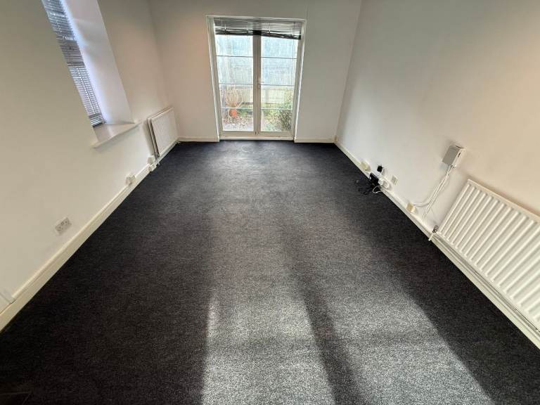 ROOMS TO LET – OFFICE OR STORAGE – BURGESS HILL – FROM £100 PCM