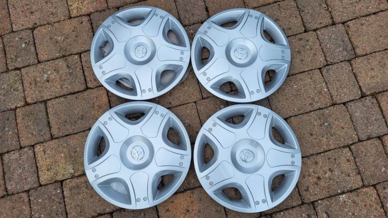 Full Set of 4 Genuine Toyota 14 Inch Hubcaps for Yaris/(possibly Aygo) in Excellent Unused condition