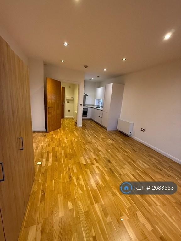 Studio flat in Carnegie House, Harrow, HA1 (#2688553)