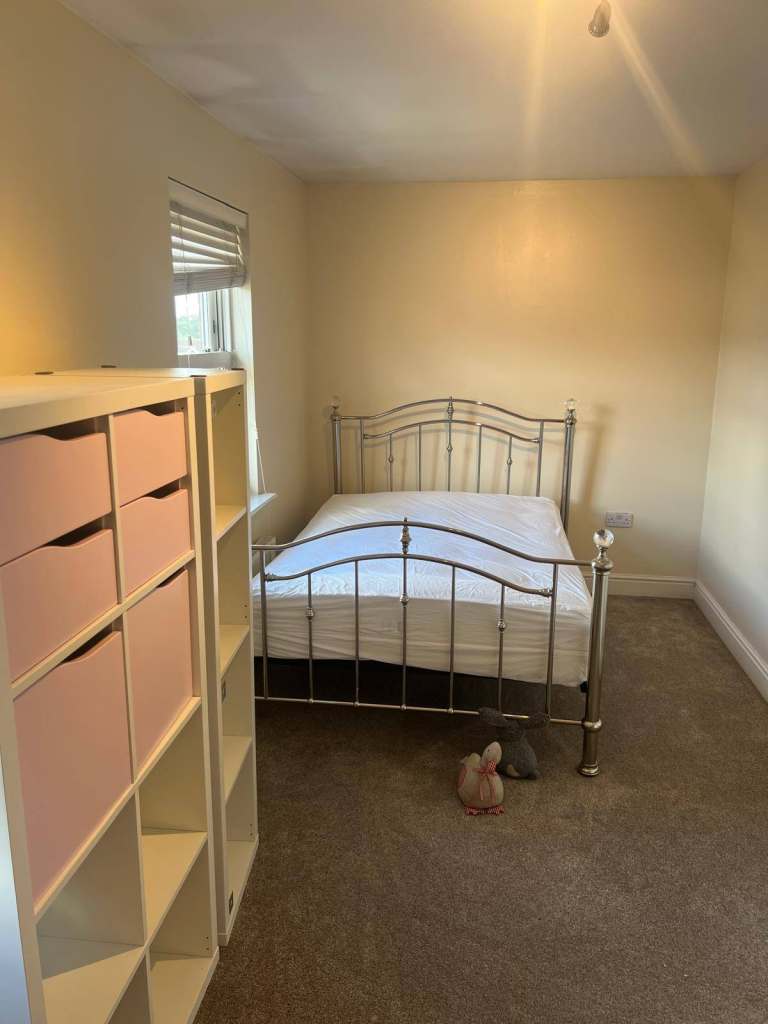 Spacious & Cosy Double Room For Rent AT CO1 2TT
