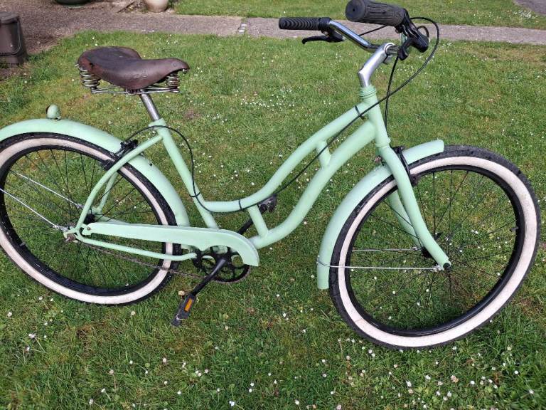 Beach cruiser style bike 