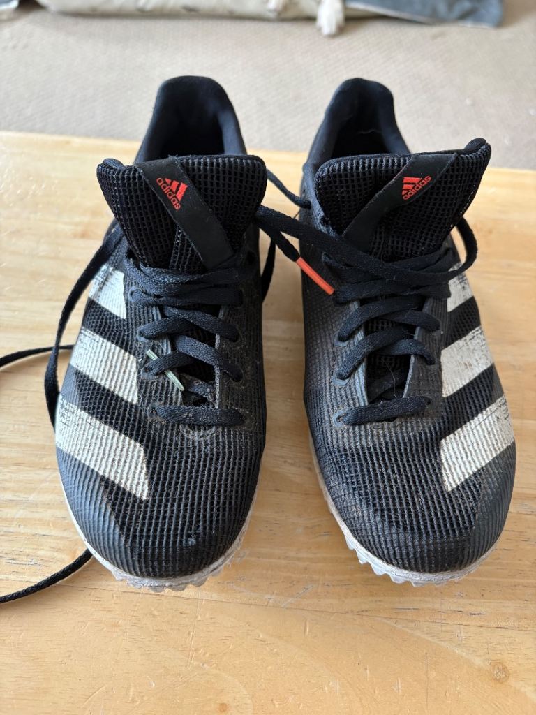 Adidas running spikes size 4