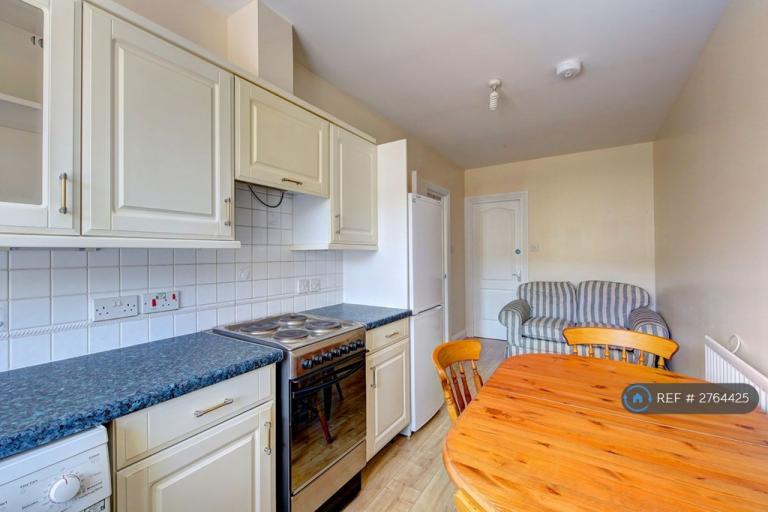 3 bedroom flat in London Bridge, London, SE1 (3 bed) (#2764425)
