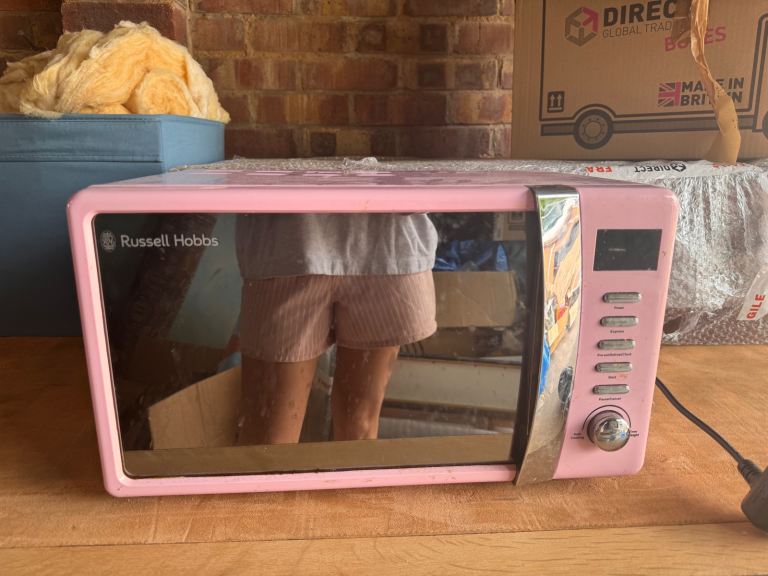 Russel Hobs Pink Microwave - USED 