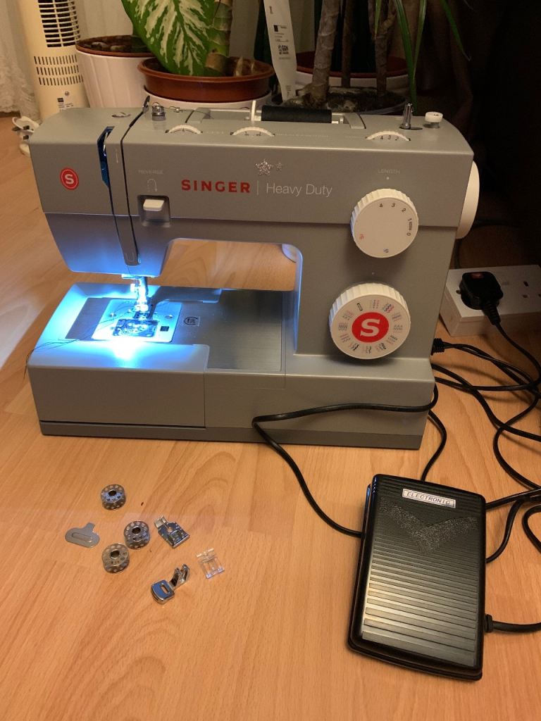Singer Heavy Duty 4432 Sewing machine 