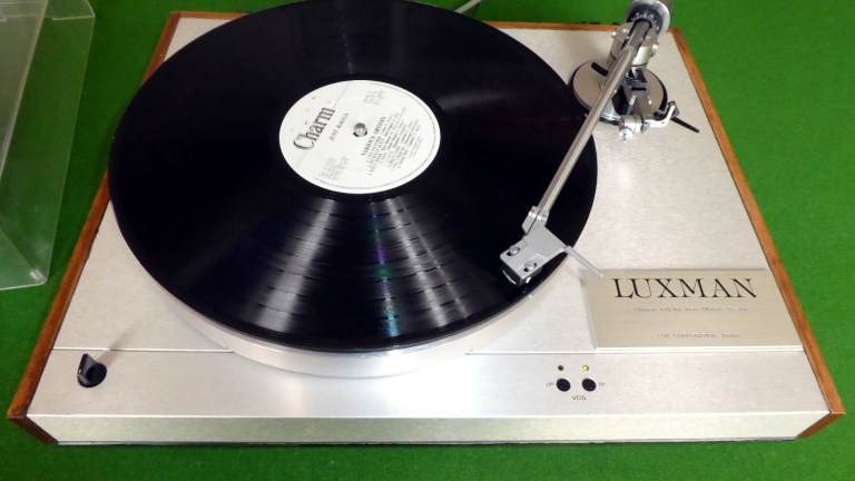 Luxman PD-370 Vacuum Disc Stabilizer Belt-Drive Turntable 