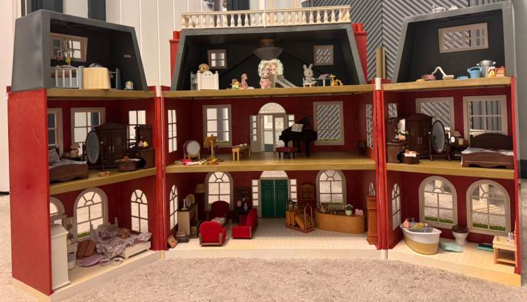 Slyvanian Families Regency Hotel, Cottage and Nursery collection with figures and accessories.