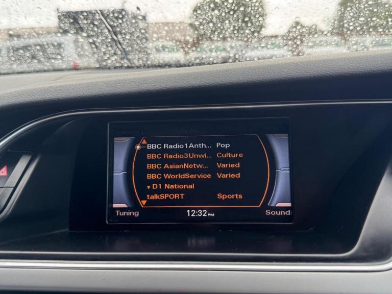 AUDI A4 AVANT 2.0 TDI S line quattro Euro 5 (s/s) 5dr 2015