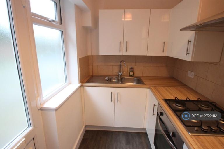 1 bedroom flat in Princes Street, Southport, PR8 (1 bed) (#2722412)