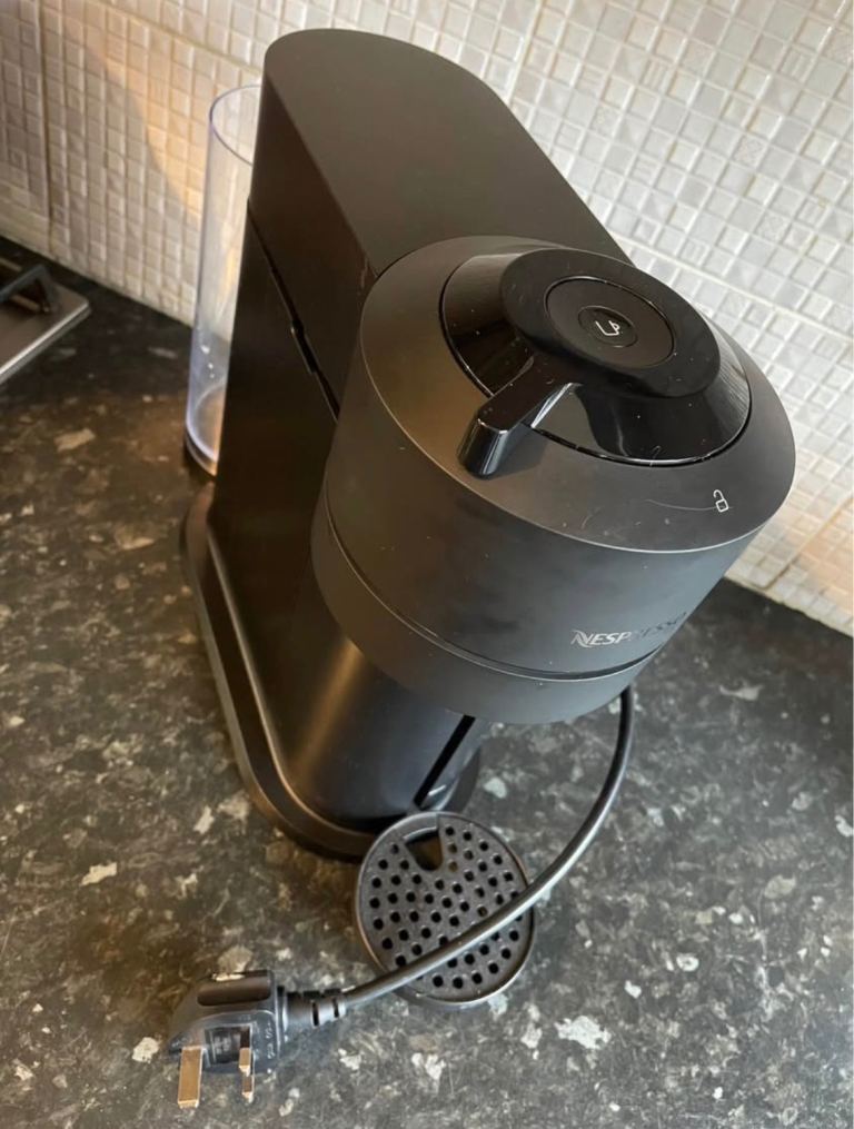 Nespresso Vertuo Coffee Machine – Almost New Condition