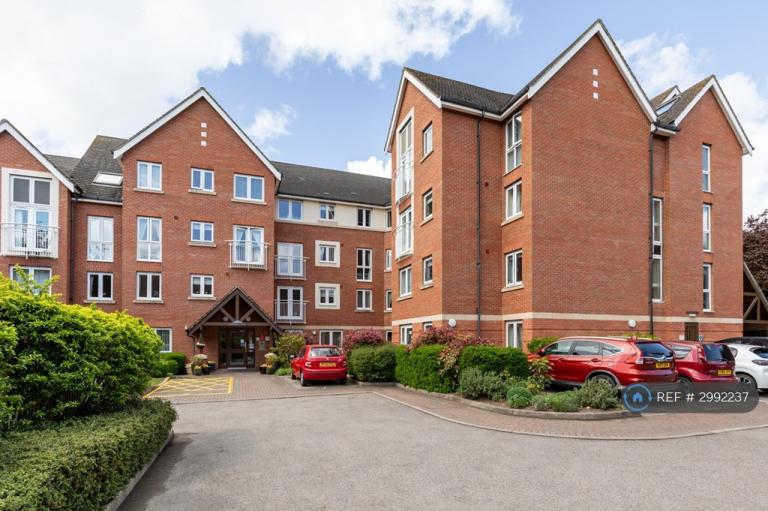 1 bedroom flat in Alcester Road, Stratford-Upon-Avon, CV37 (1 bed) (#2992237)