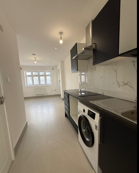 Modern Studio Flat | Bills Included | Renovated | Parking | Berwick Road  Rainham, London - RM13