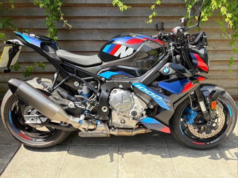 2023 / 23 BMW M 1000 R competition £17500 black 847 miles. 