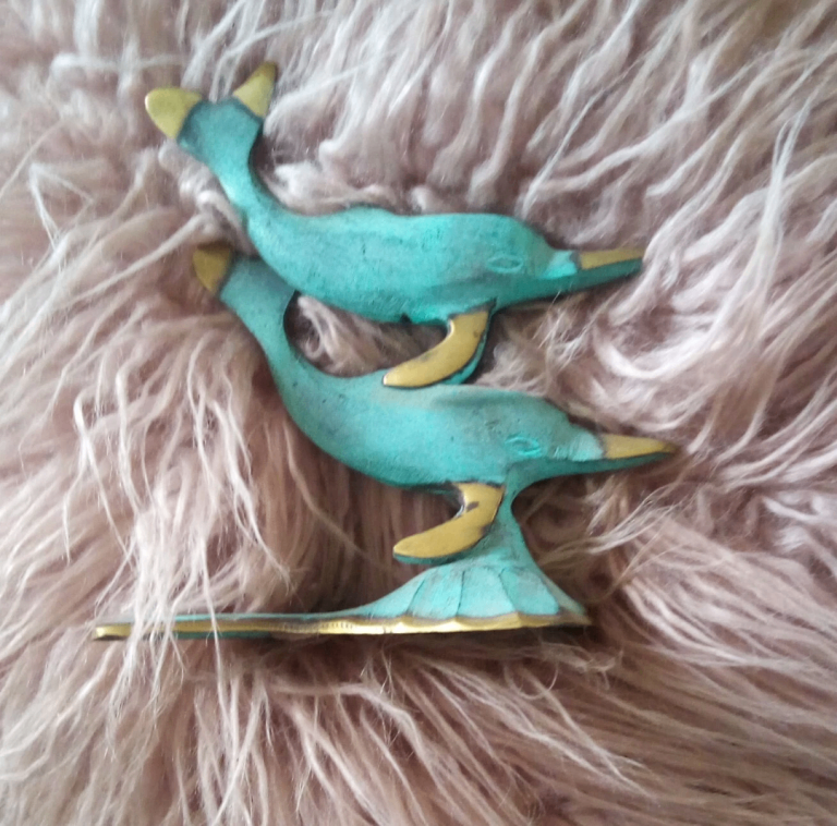 New Wrought Iron Green and Gold Toned 2 Dolphins Metallic Statue Ornament.POST OR COLLECT!