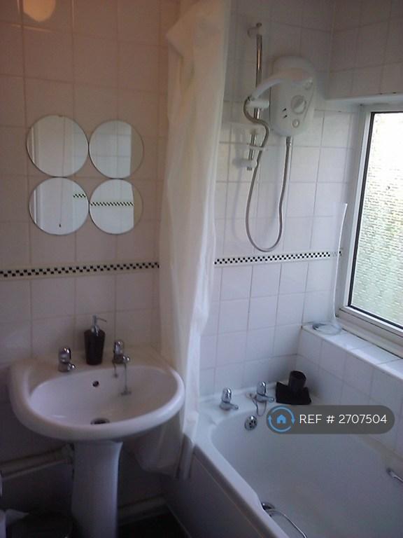 1 bedroom flat in Broad Dean, Eaglestone, Milton Keynes, MK6 (1 bed) (#2707504)