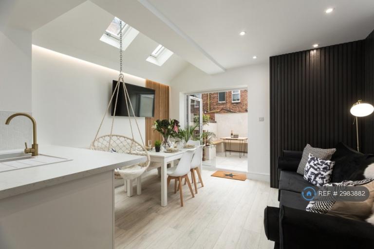 1 bedroom in Hambleton Terrace, York, YO31 (#2983882)