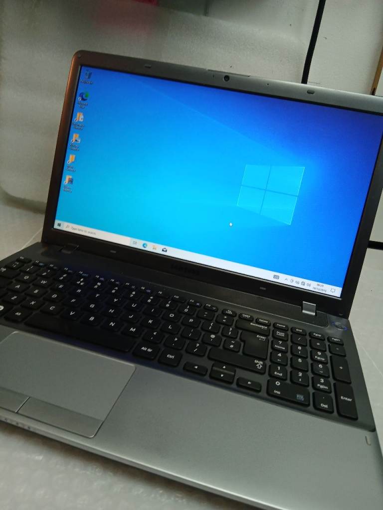 Samsung Notebook Laptop NP355