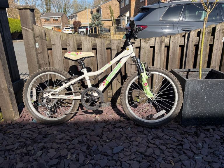 Apollo Moonstone Girls Junior 20” Mountain Bike with Front Suspension