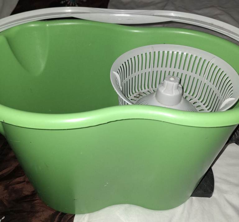 Spin Mop bucket Green with 2 Absorbent Microfiber Mop Heads.