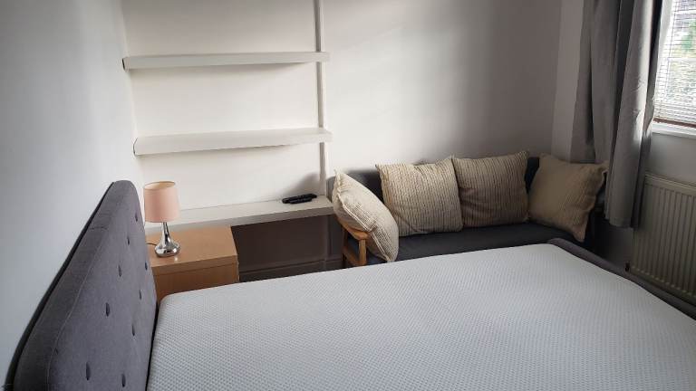 Ensuite room Downham /Bromley 700monthly 