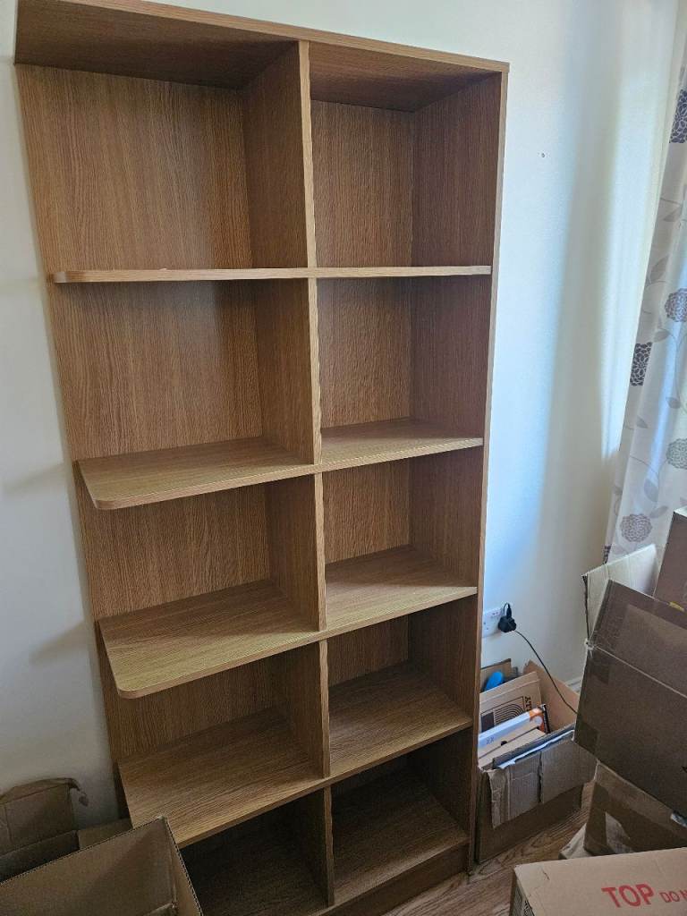 Large Wooden Bookcase with Multiple Shelves – Good Condition